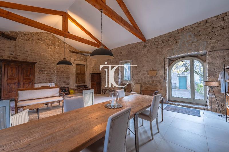 Maison - 334 m² - 8 pièces