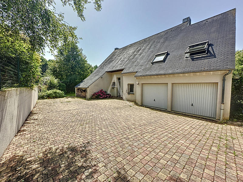 Maison - 240 m² - 7 pièces