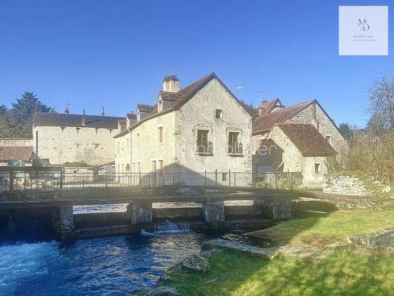 Propriété - 300 m² - 7 pièces