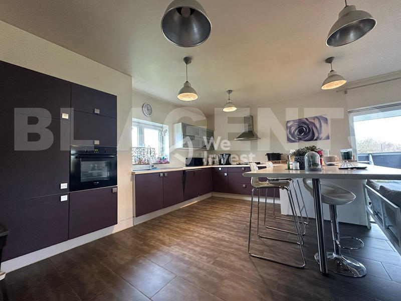 Maison - 200 m² - 5 pièces