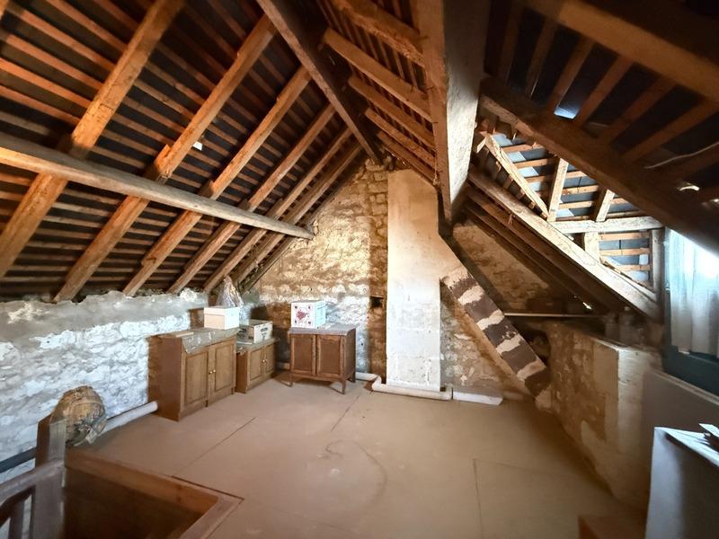 Maison - 94 m² - 8 pièces