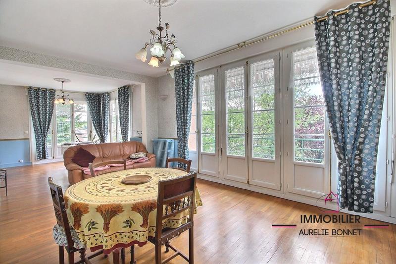 Maison - 275 m² - 14 pièces