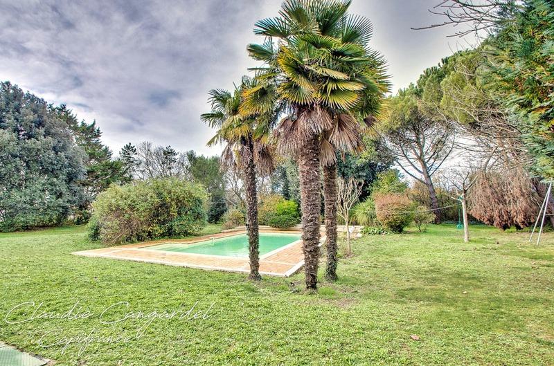 Propriété - 252 m² - 7 pièces