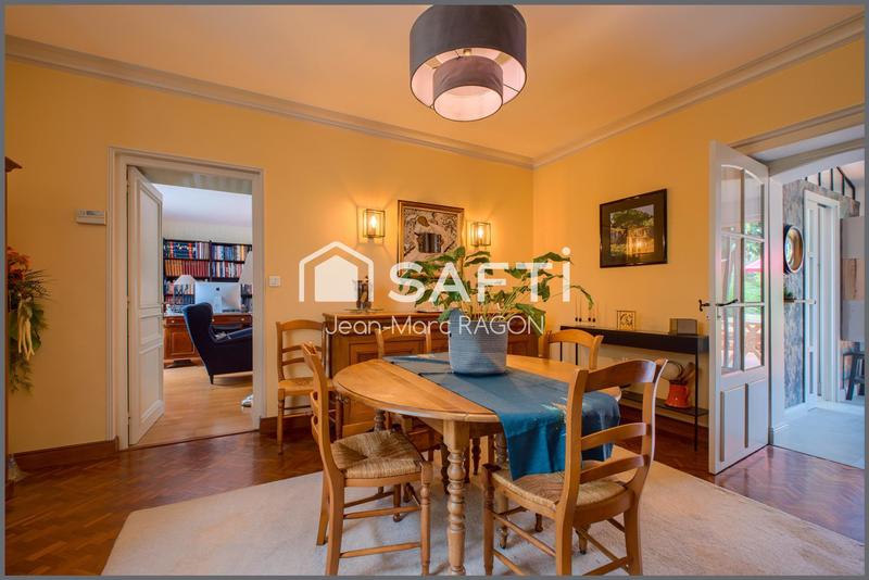 Maison de maîtres - 214 m² - 9 pièces