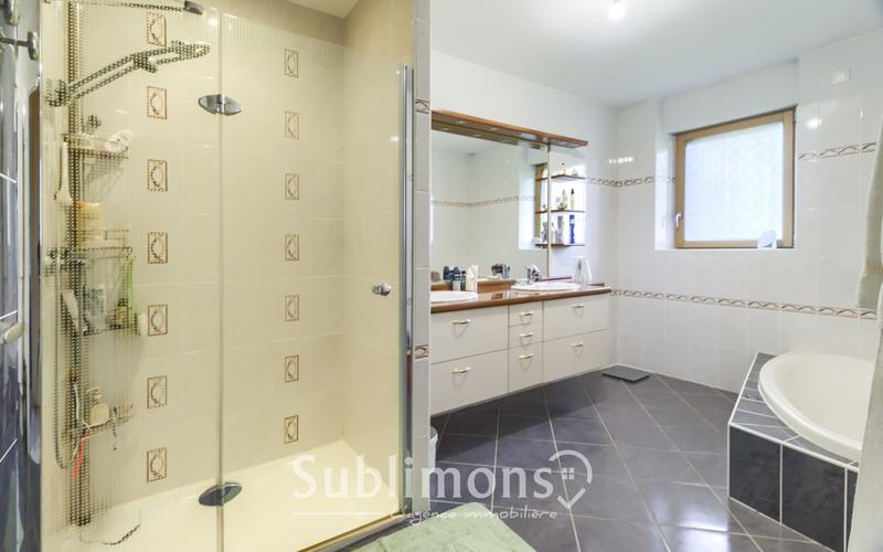 Maison traditionnelle - 203 m² - 9 pièces