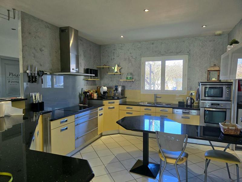 Maison - 340 m² - 11 pièces