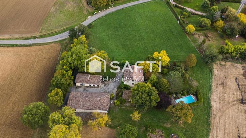 Propriété - 220 m² - 9 pièces