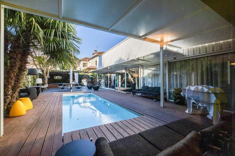 Maison - 397 m² - 8 pièces