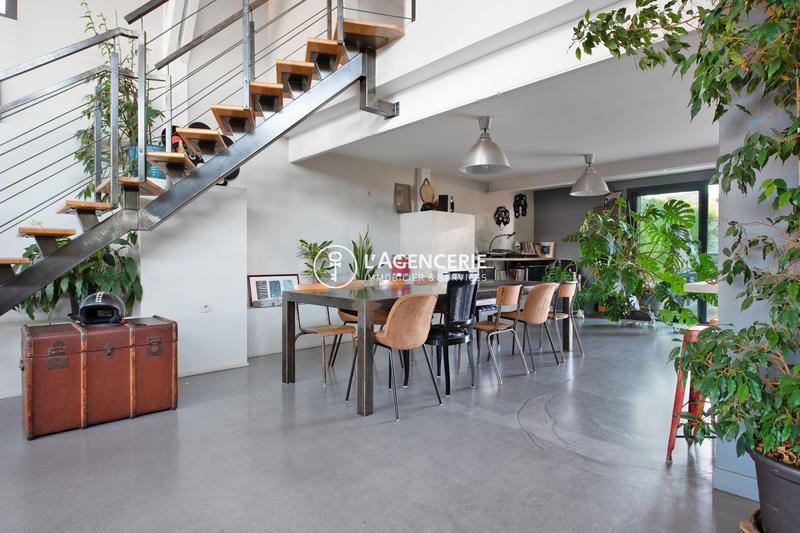 Maison - 321 m² - 6 pièces