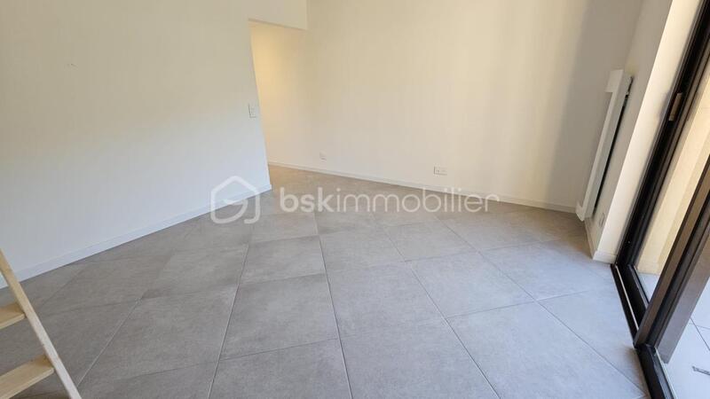 Studio - 30 m² - 1 pièce