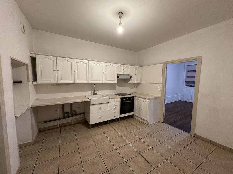 Maison - 240 m² - 12 pièces