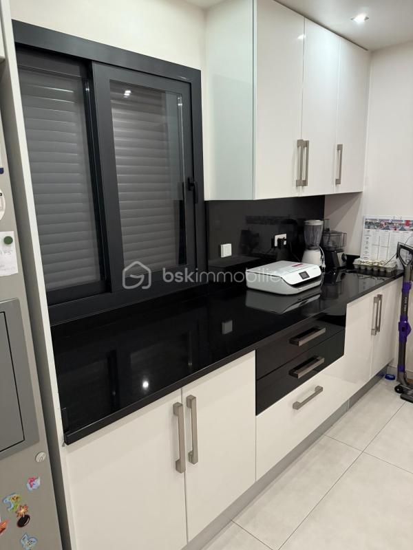 Maison - 210 m² - 9 pièces