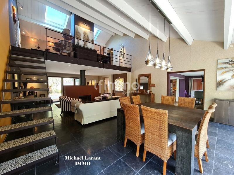 Maison - 484 m² - 7 pièces