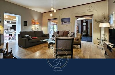 Maison - 277 m² - 8 pièces