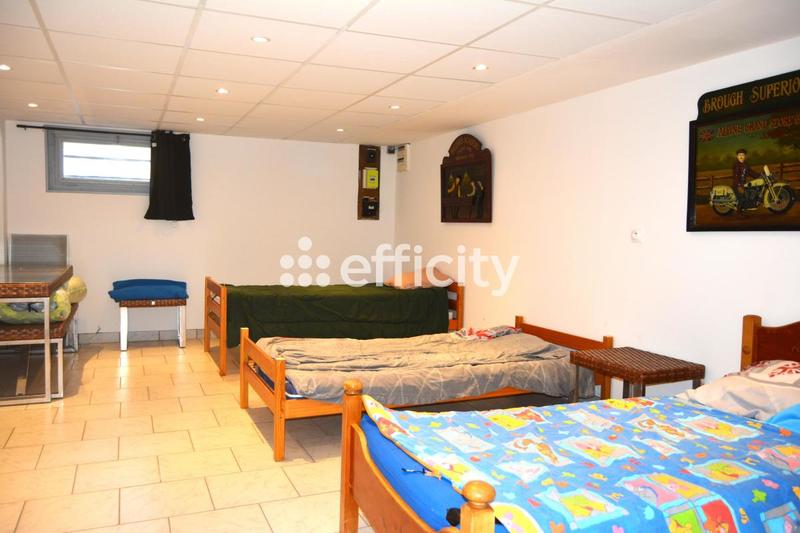 Maison - 195 m² - 7 pièces