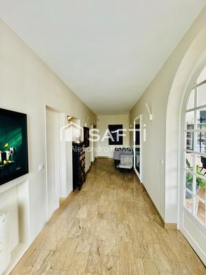 Maison - 300 m² - 8 pièces