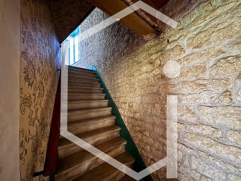 Maison - 218 m² - 9 pièces