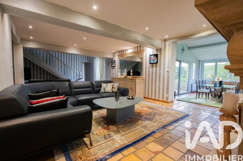 Maison - 220 m² - 9 pièces