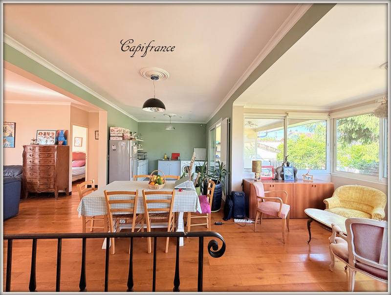 Maison - 185 m² - 8 pièces