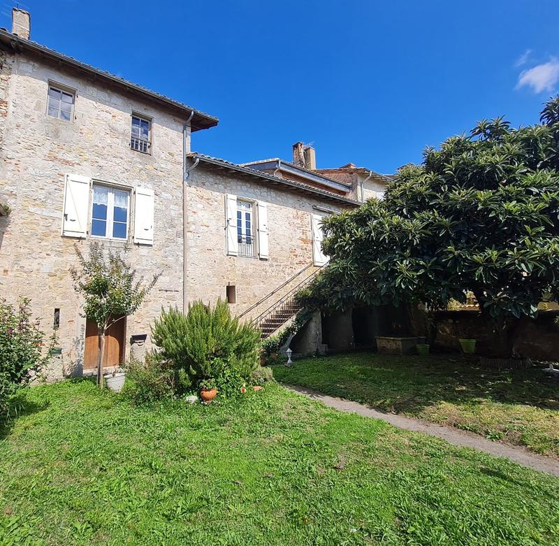 Maison - 249 m² - 9 pièces