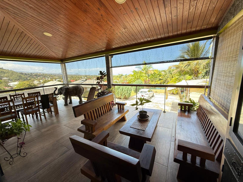 Maison - 140 m² - 5 pièces