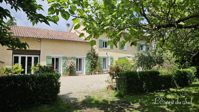 Maison - 290 m² - 9 pièces