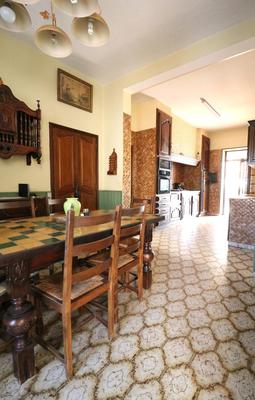 Maison - 215 m² - 9 pièces