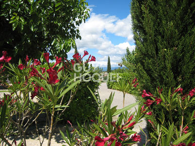 Maison - 300 m² - 18 pièces