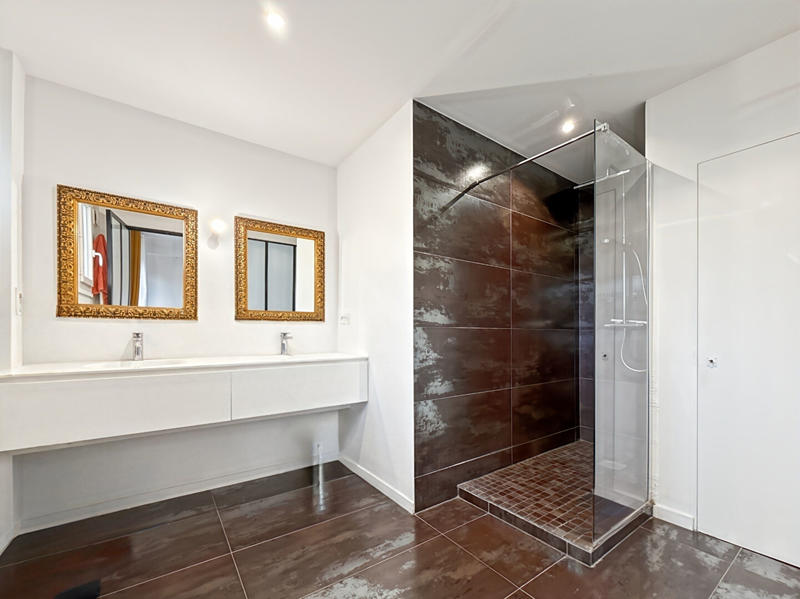 Maison - 195 m² - 7 pièces