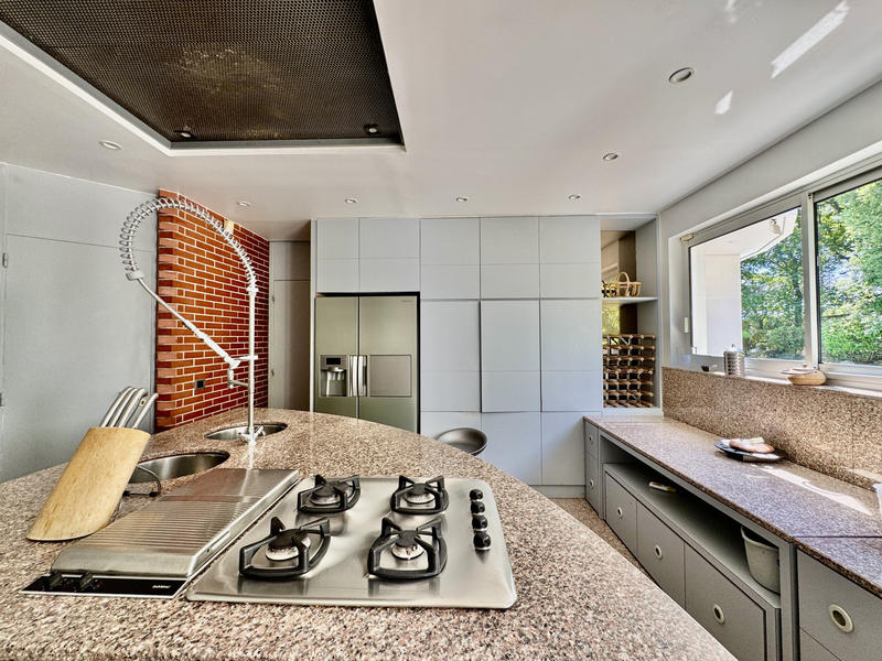 Maison - 346 m² - 6 pièces