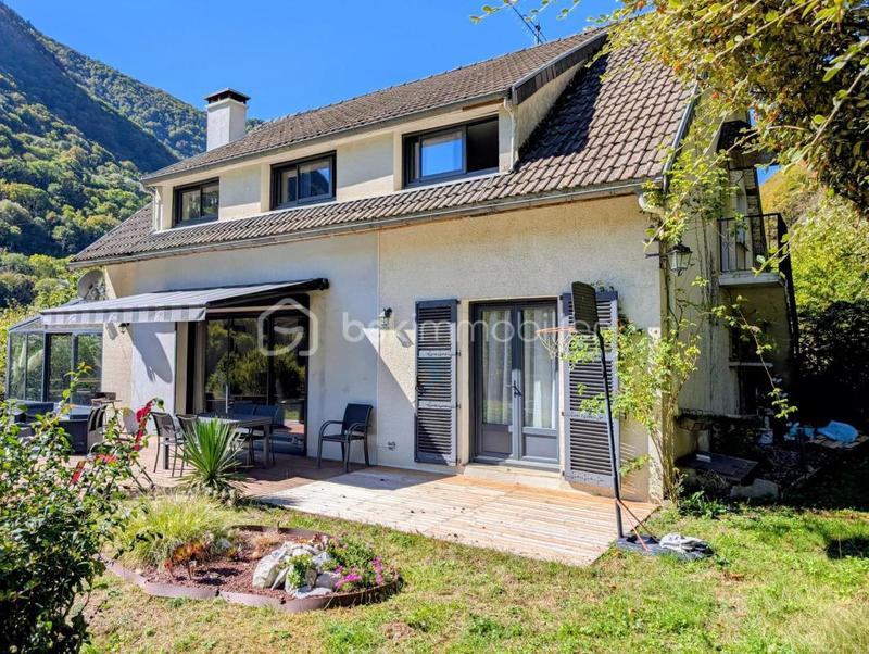 Maison traditionnelle - 185 m² - 6 pièces
