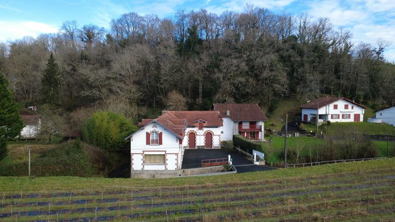 Maison - 200 m² - 9 pièces