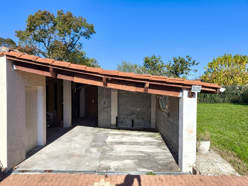 Maison - 239 m² - 10 pièces