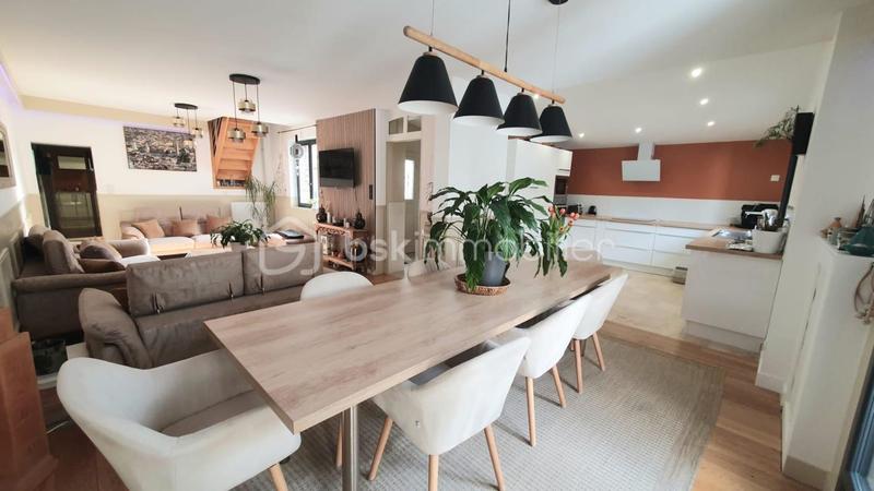 Maison - 135 m² - 6 pièces