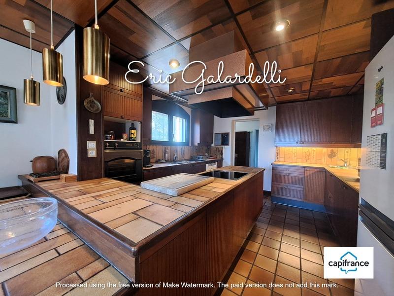 Maison - 328 m² - 12 pièces