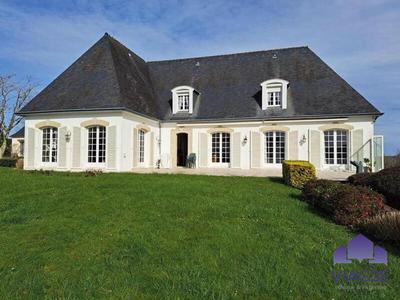 Maison traditionnelle - 159 m² - 7 pièces