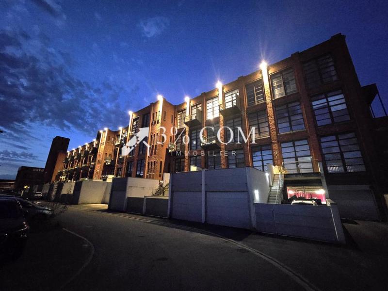 Loft - 158 m² - 5 pièces