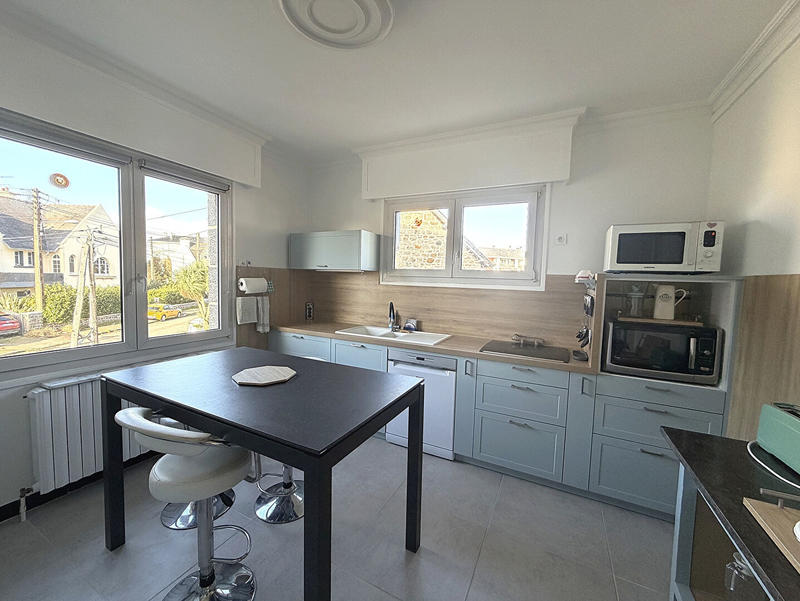 Maison - 201 m² - 8 pièces