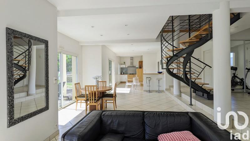 Maison - 180 m² - 7 pièces