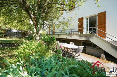 Maison - 196 m² - 9 pièces