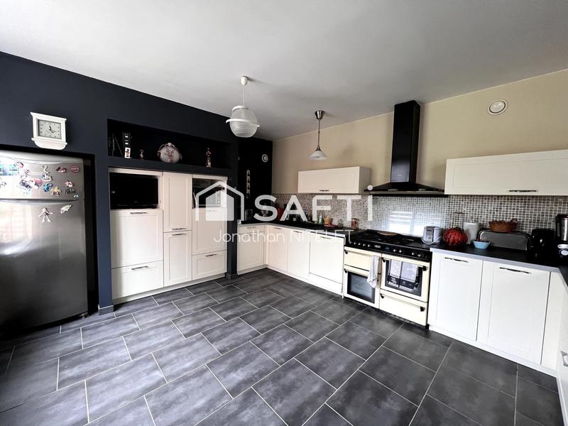 Maison - 227 m² - 9 pièces