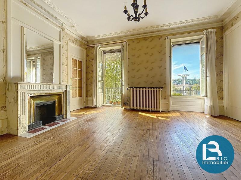 Appartement - 201 m² - 6 pièces