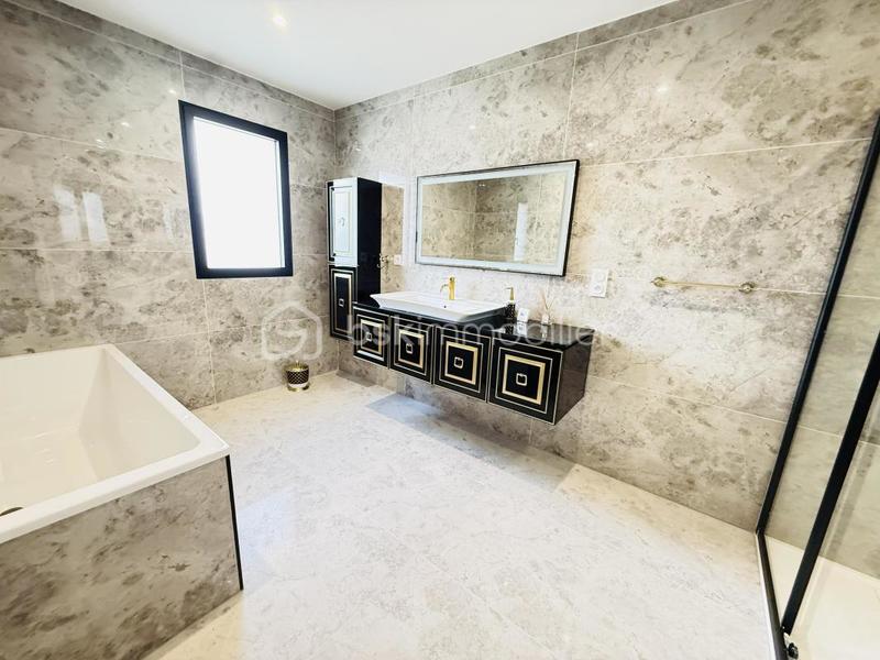 Maison - 172 m² - 6 pièces