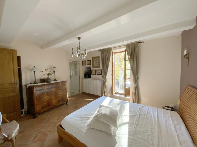 Maison - 250 m² - 7 pièces