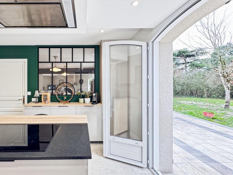 Maison - 250 m² - 7 pièces