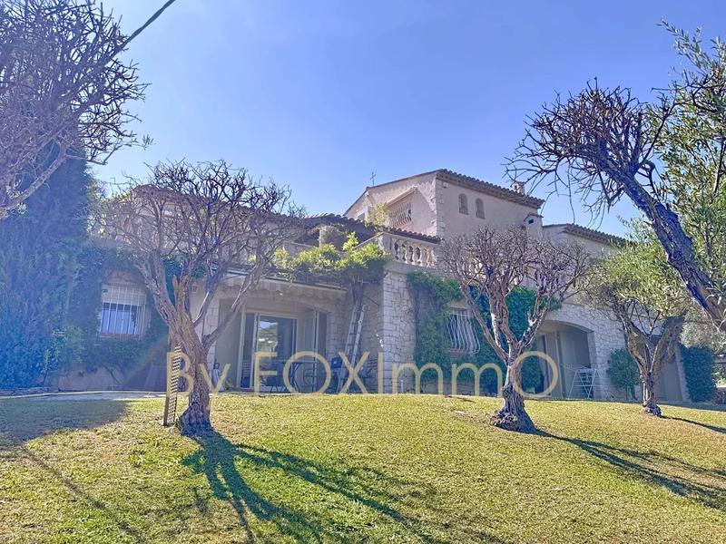 Villa - 372 m² - 9 pièces