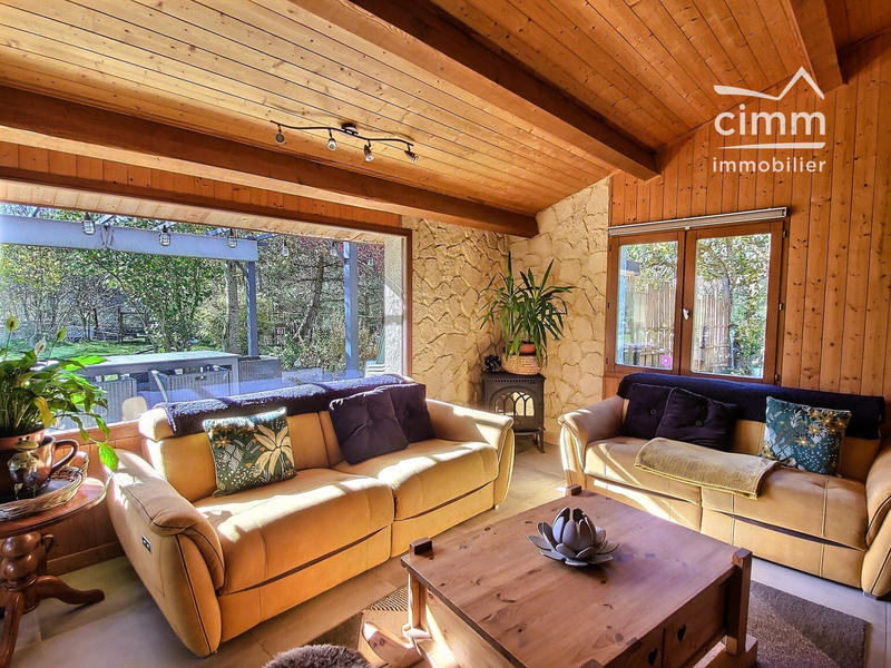 Maison - 215 m² - 7 pièces