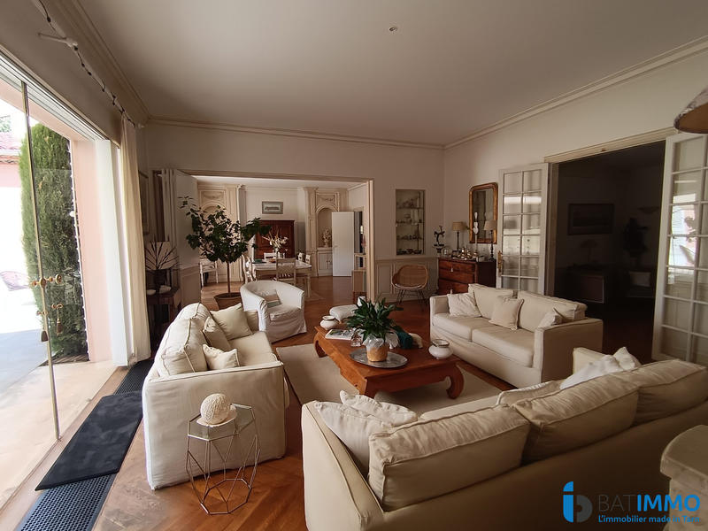 Villa - 300 m² - 10 pièces