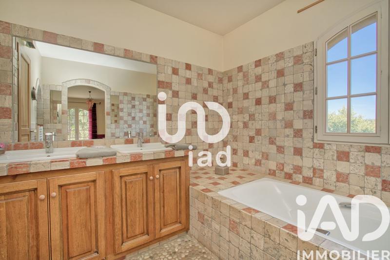 Maison - 250 m² - 6 pièces