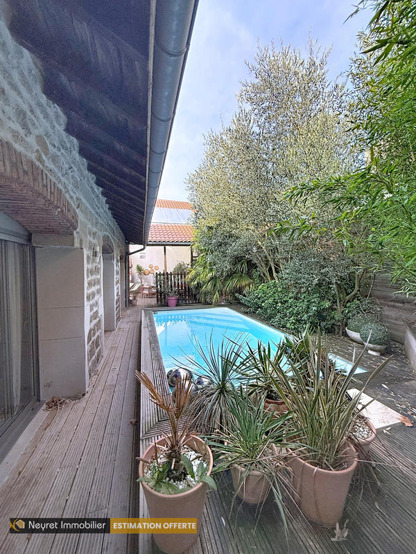 Maison - 270 m² - 8 pièces